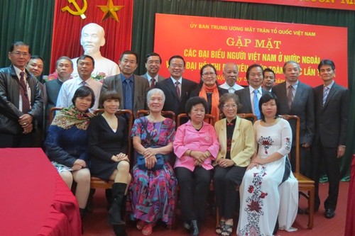 Ủy ban Trung ương MTTQ Việt Nam gặp mặt đoàn kiều bào tiêu biểu về dự Đại hội thi đua yêu nước - ảnh 1